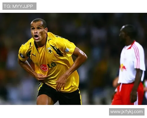 足球场上的璀璨星辰那些有名字的足球明星背后的故事与传奇